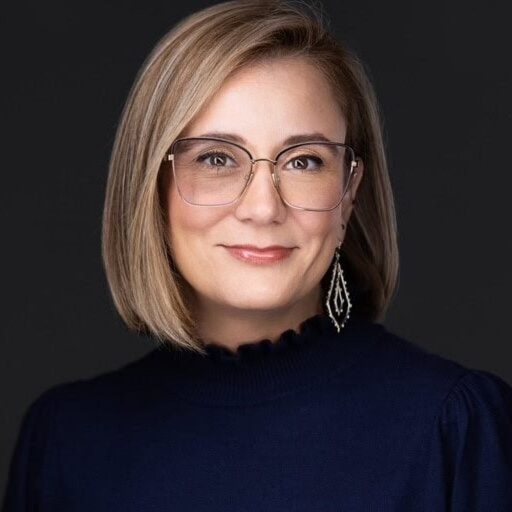 Chandelle-Headshot-aspect-ratio-1-1